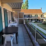 2 Bedroom In דירה